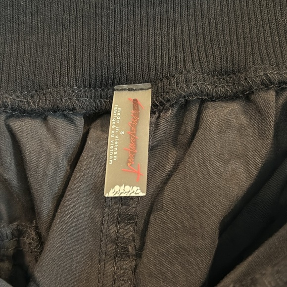 NWOT Free People Movement Mesmerize Me Black Cargo Pants Size Small Hiking - Picture 9 of 16